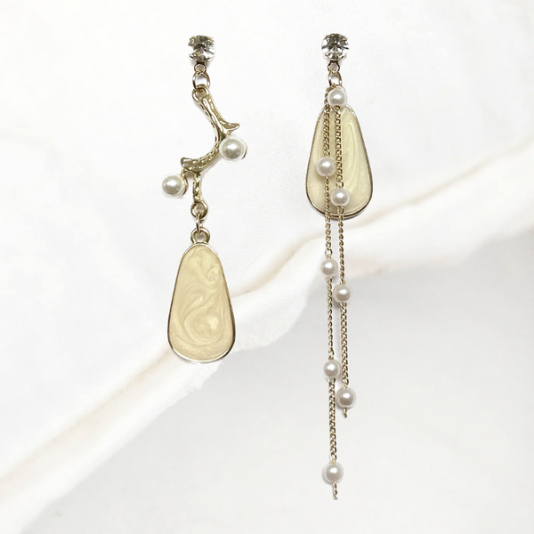 Tear Drop Pearl Mismatched Drop Earrings